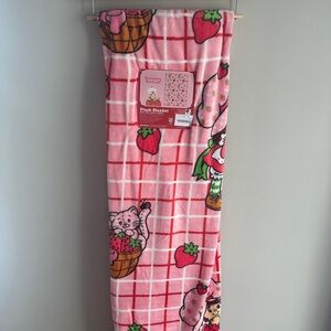 NWT Strawberry Shortcake 60x90 Plush Twin Blanket Pink Red Vintage Style Custard